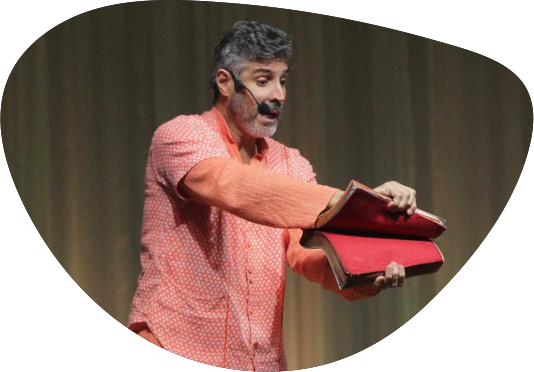 Contação de histórias com Luciano Pontes